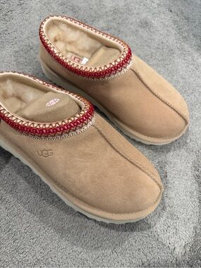 UGG Tasman